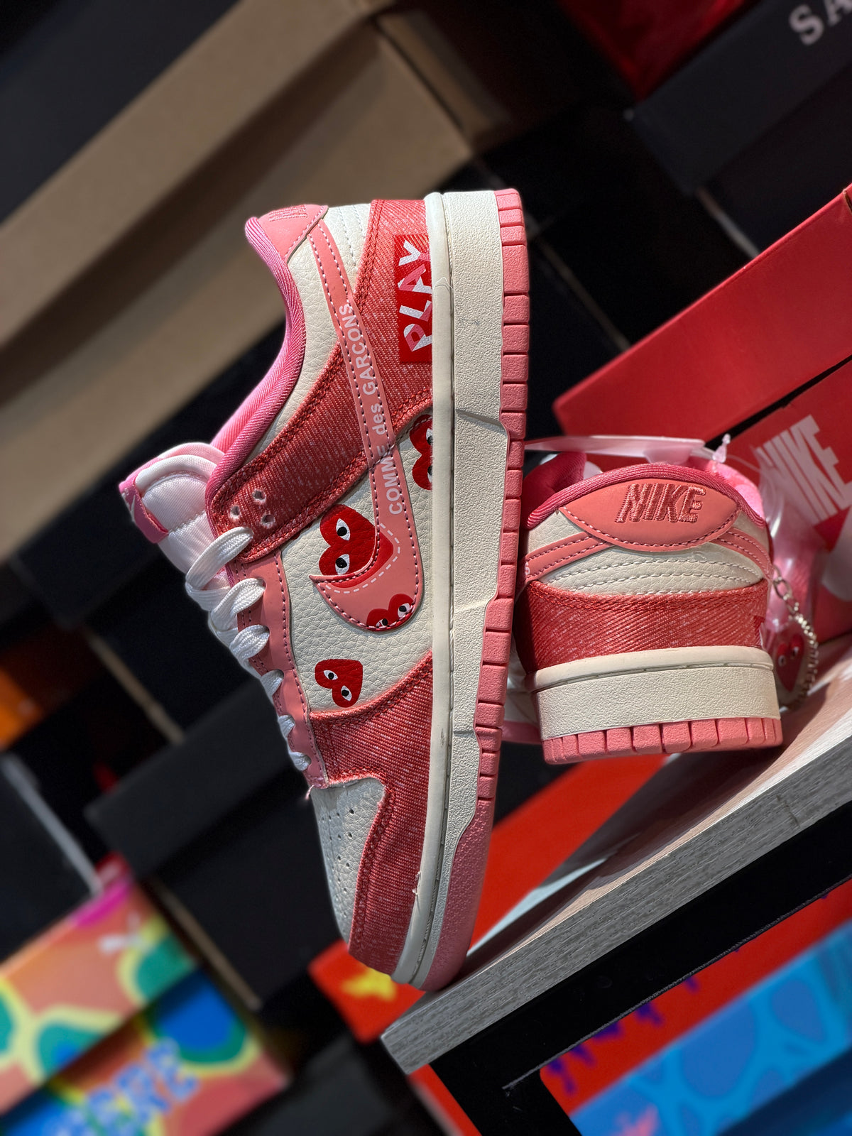 Nike Dunk Low x Comme des Garçons PLAY