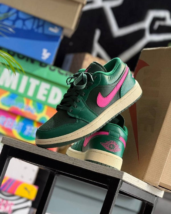 Nike Dunk Low Green Pink