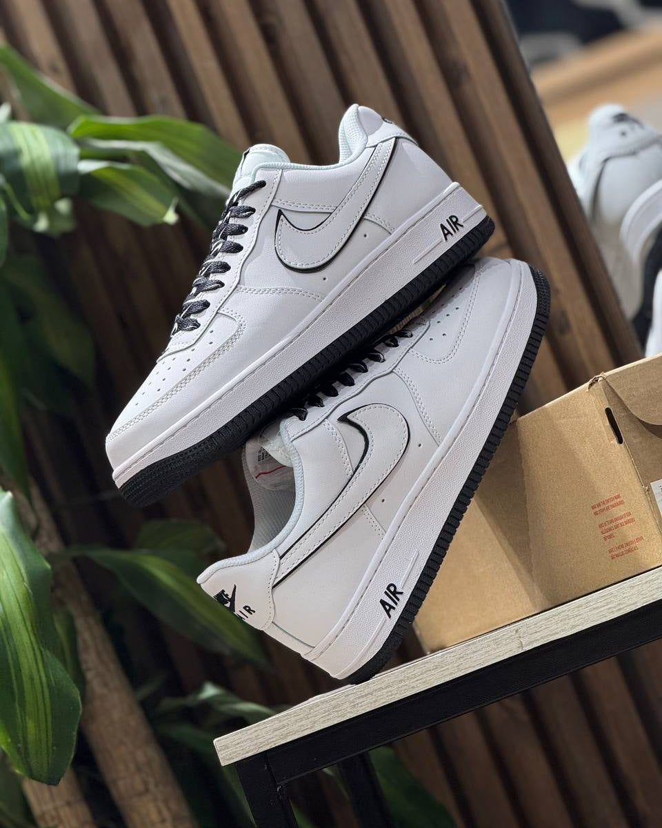 NIKE AIR FORCE 1 LOW WHITE BLACK