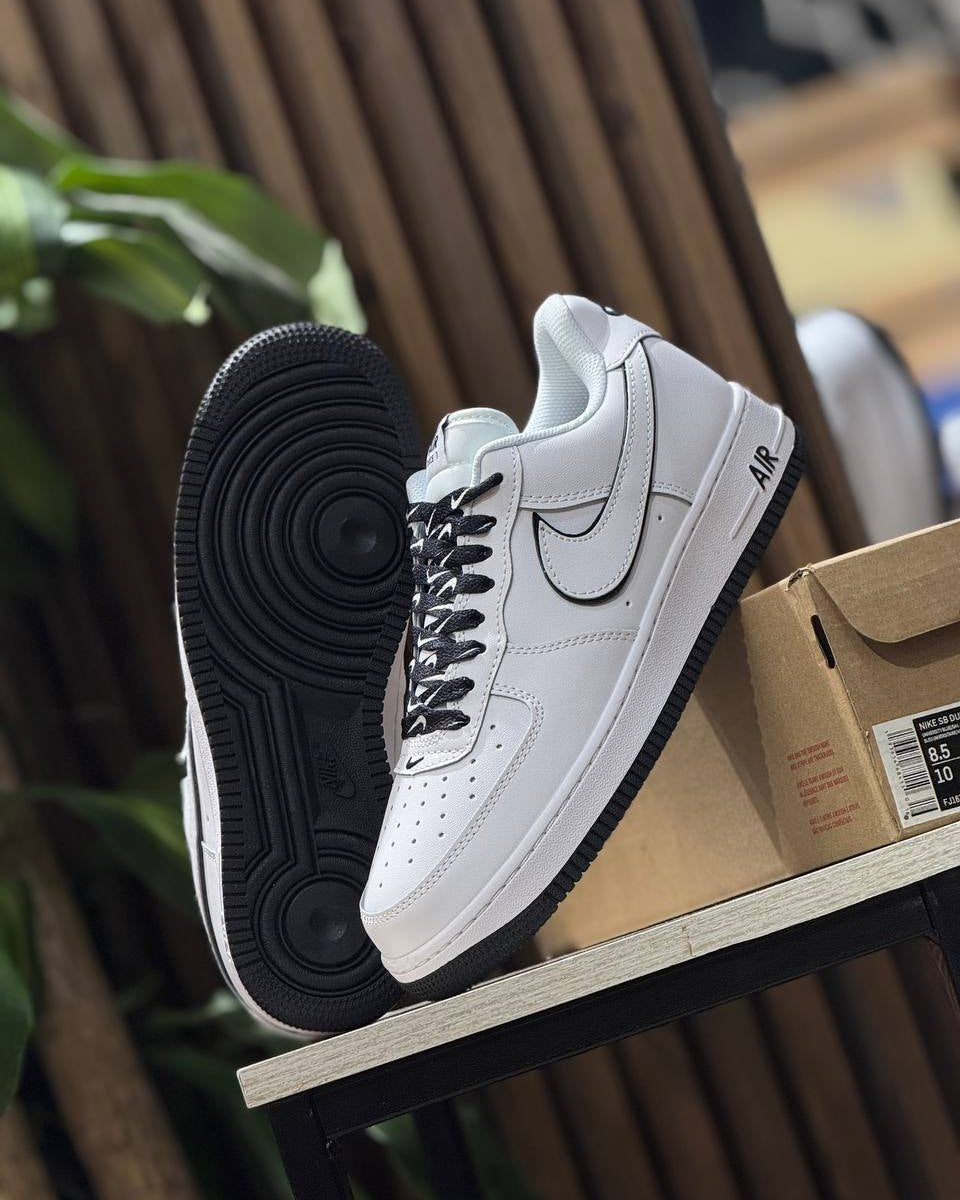 NIKE AIR FORCE 1 LOW WHITE BLACK