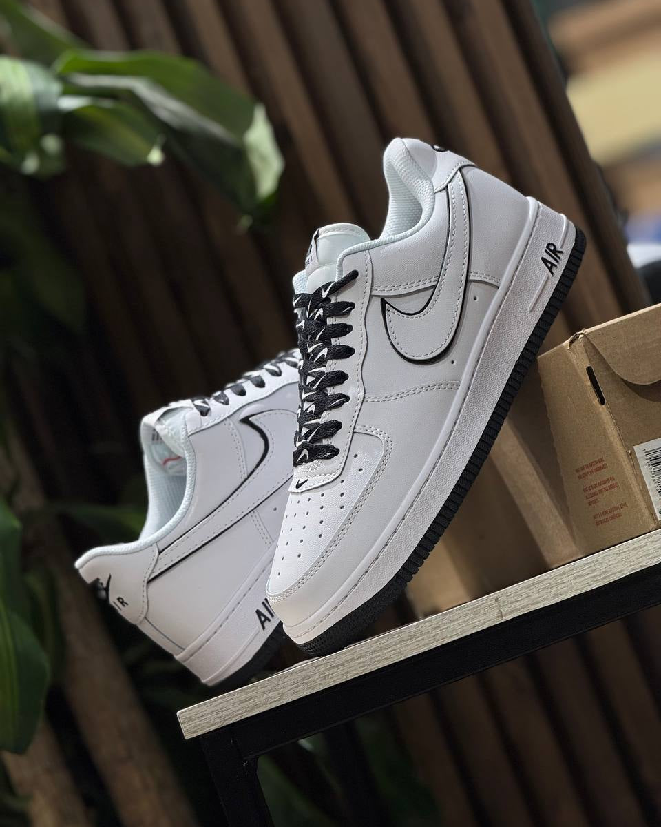 NIKE AIR FORCE 1 LOW WHITE BLACK
