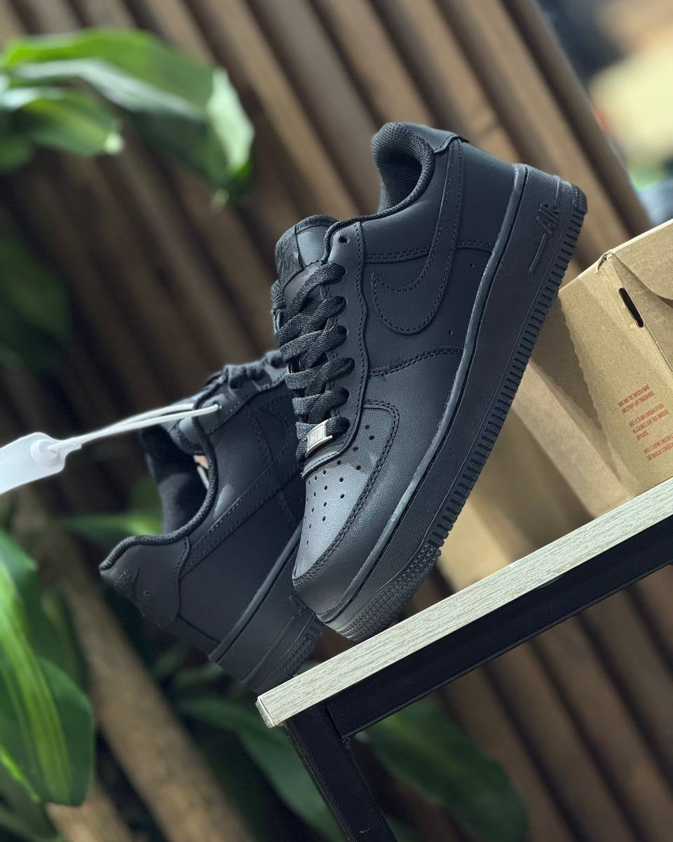 NIKE AIR FORCE 1 LOW TRIPLE BLACK