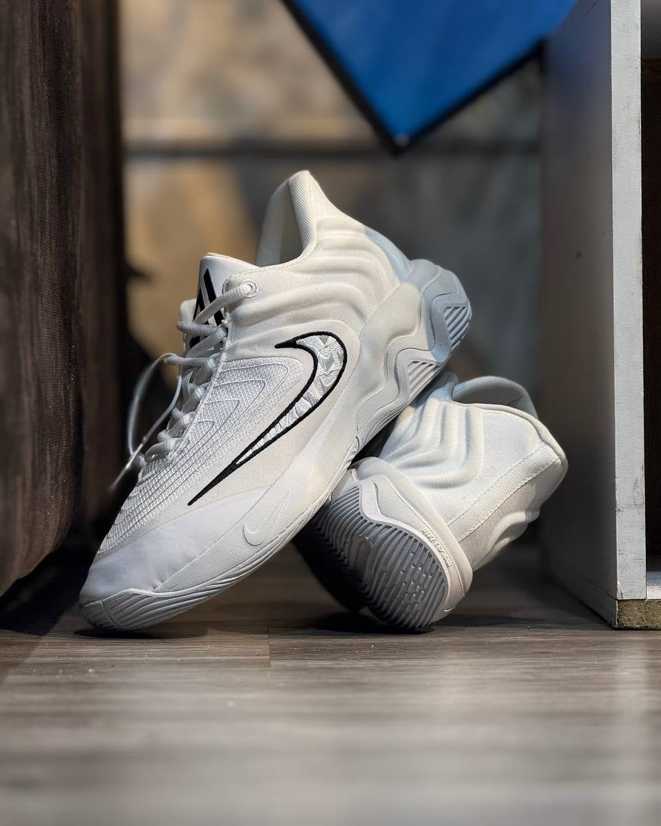 NIKE GIANNIS IMMORTALITY 3 WHITE BLACK