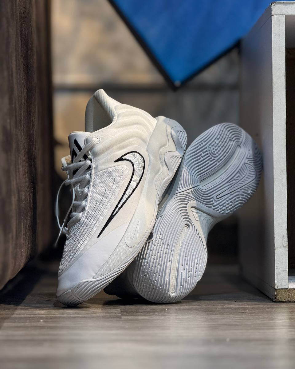 NIKE GIANNIS IMMORTALITY 3 WHITE BLACK