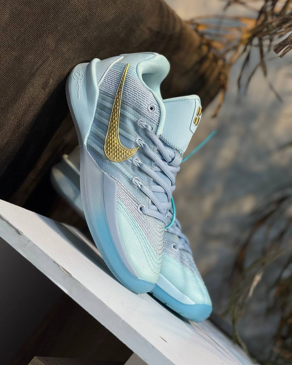 NIKE SABRINA 3 AZUL HIELO / DORADO