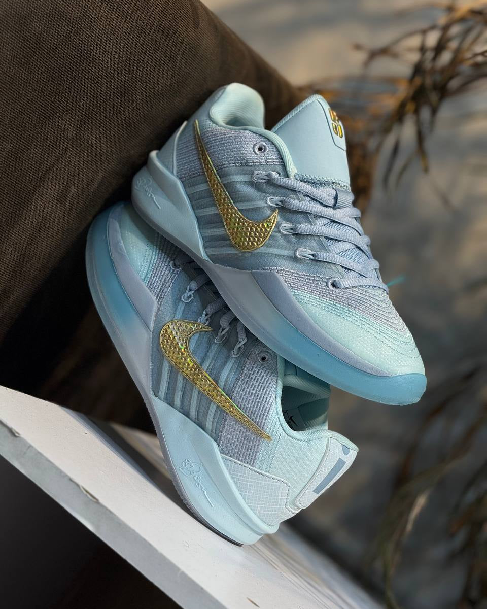 NIKE SABRINA 3 AZUL HIELO / DORADO