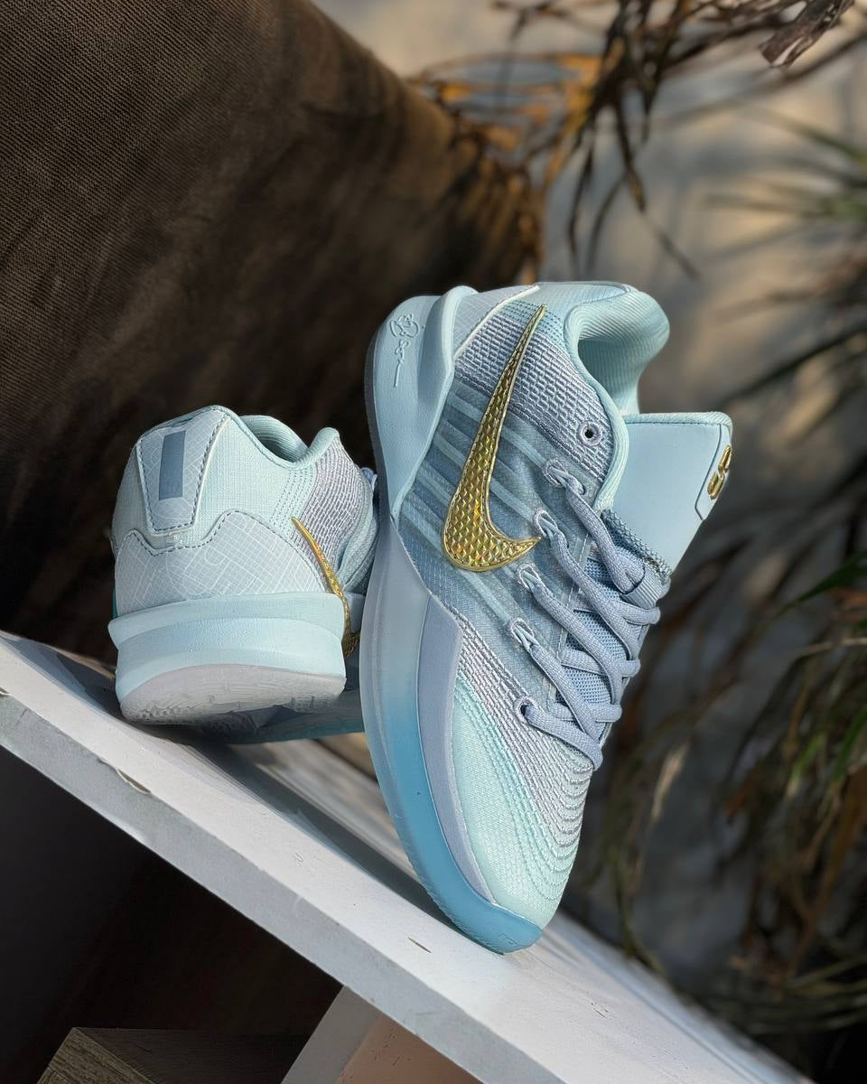 NIKE SABRINA 3 AZUL HIELO / DORADO