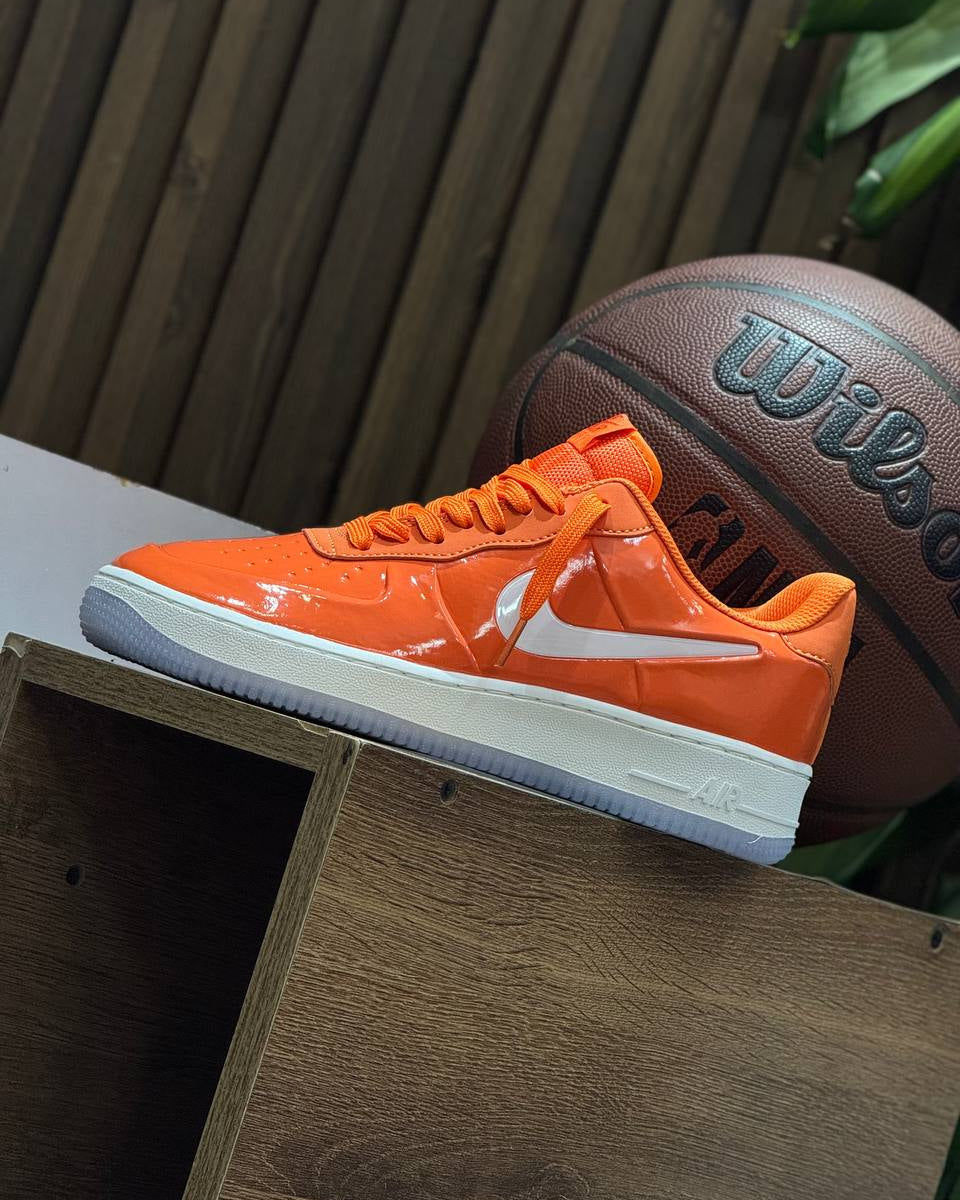 NIKE AIR FORCE 1 07 LV8 NARANJA