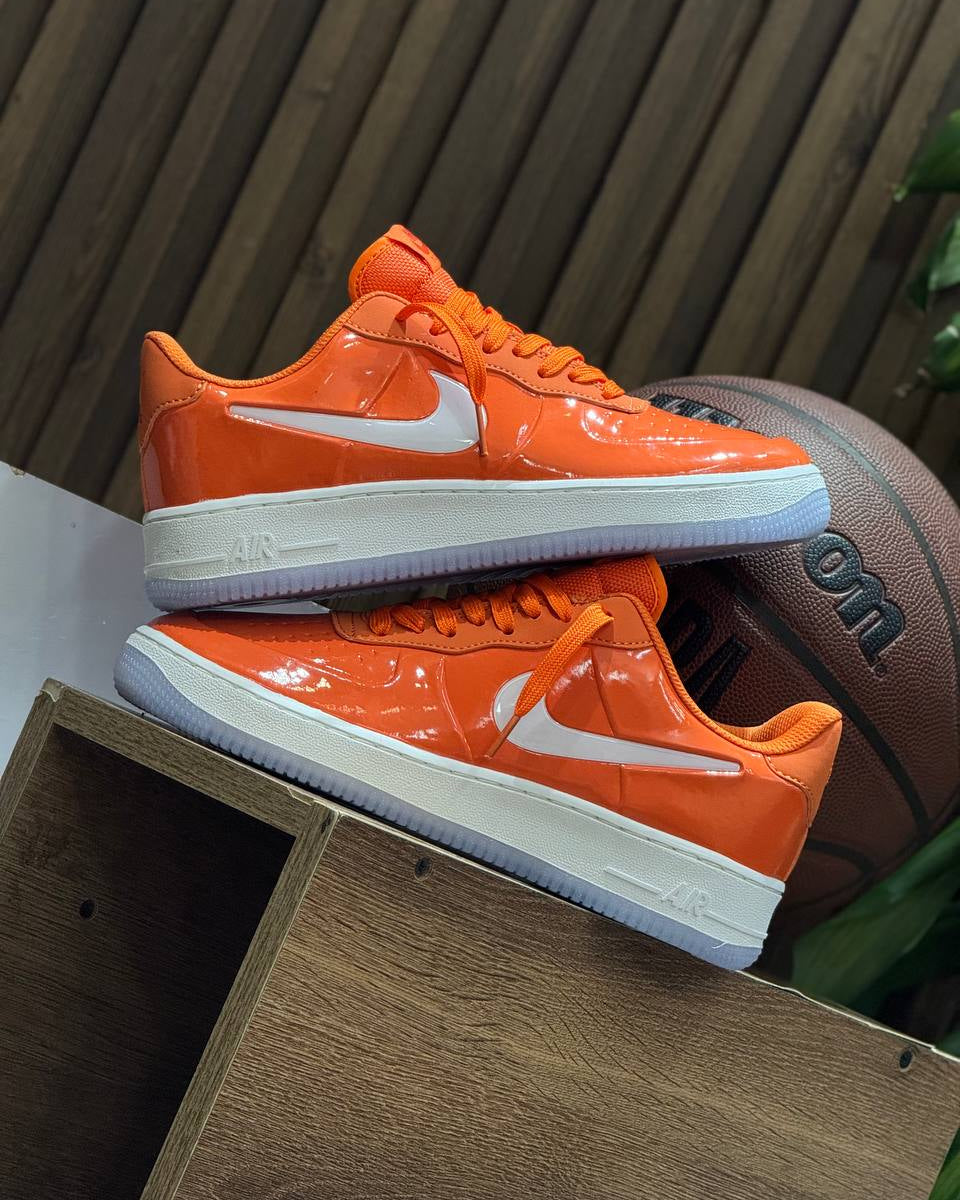 NIKE AIR FORCE 1 07 LV8 NARANJA