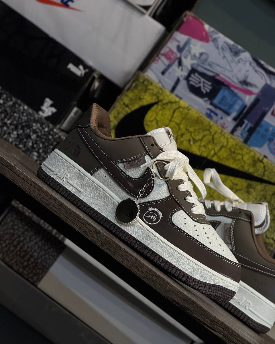 NIKE AIR FORCE 1 LOW THE NORTH FACE CAFÉ