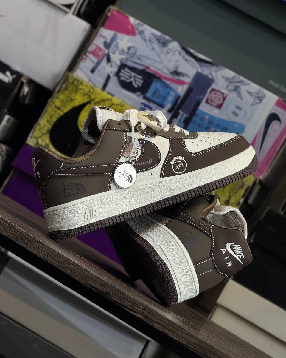 NIKE AIR FORCE 1 LOW THE NORTH FACE CAFÉ