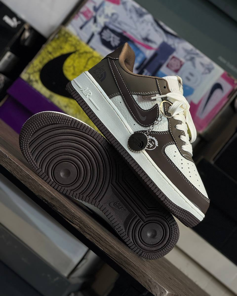 NIKE AIR FORCE 1 LOW THE NORTH FACE CAFÉ