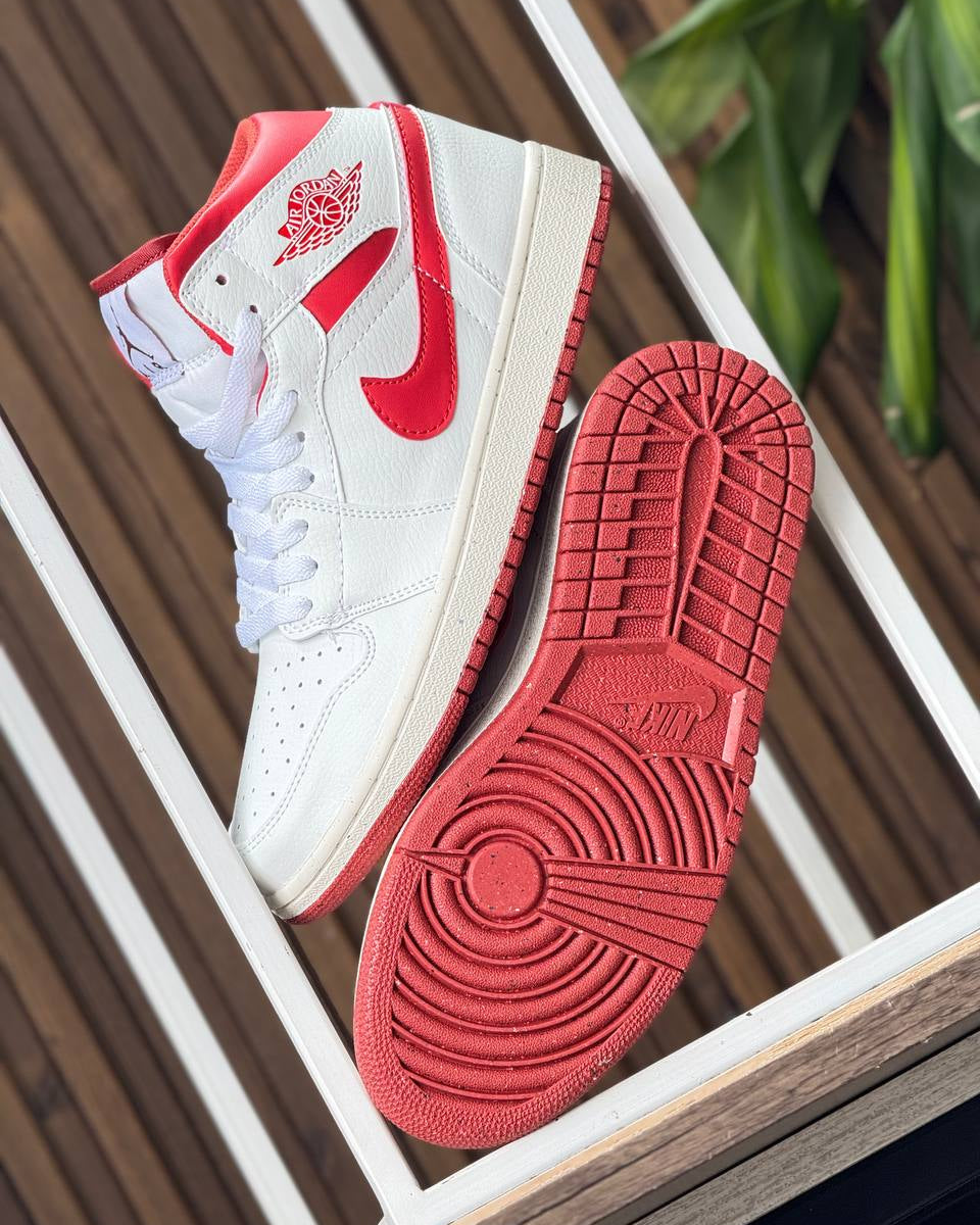 NIKE AIR JORDAN MID SE WHITE / RED
