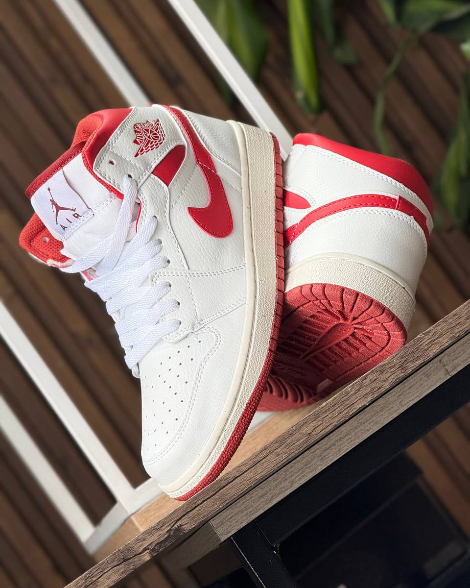 NIKE AIR JORDAN MID SE WHITE / RED