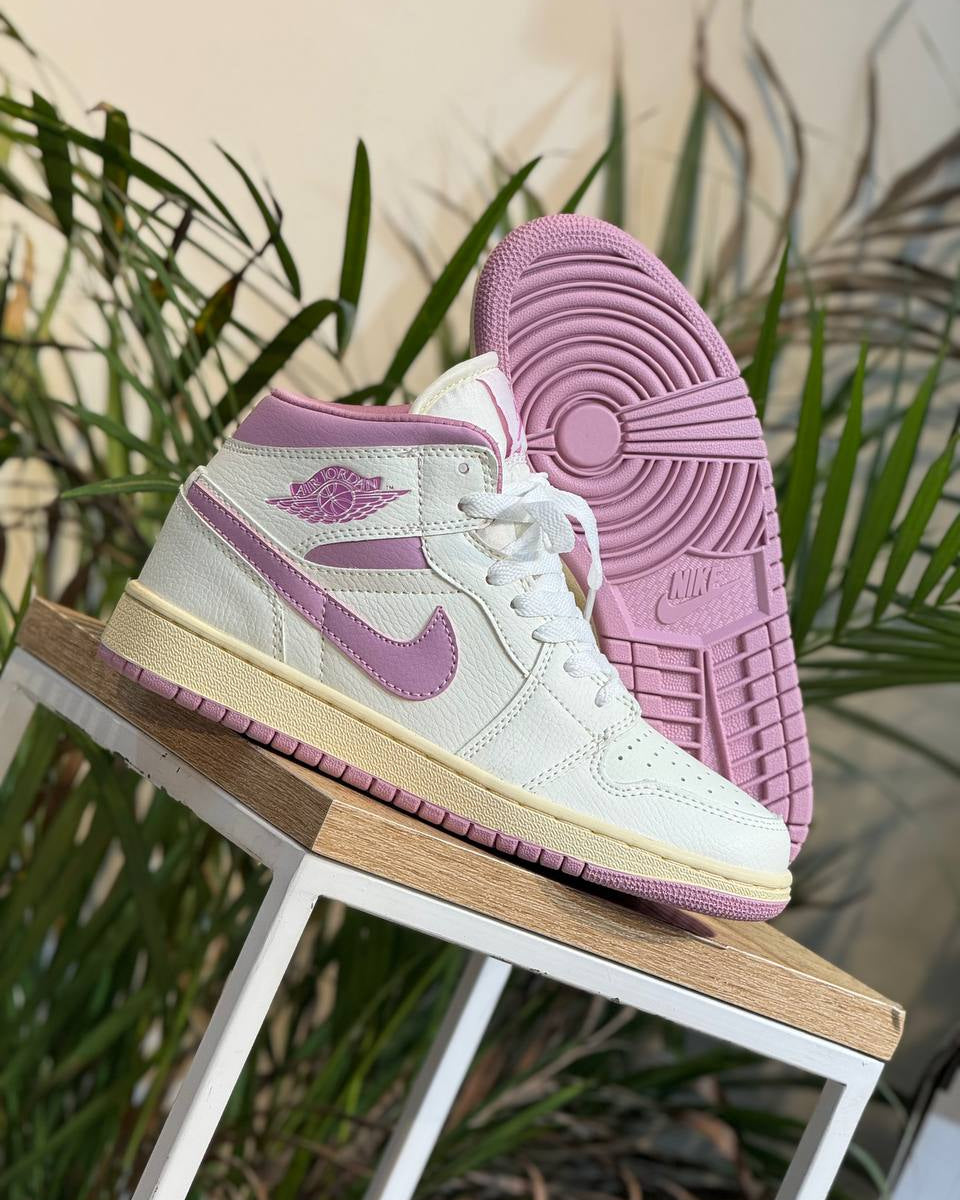 NIKE AIR JORDAN 1 MID WHITE / PINK