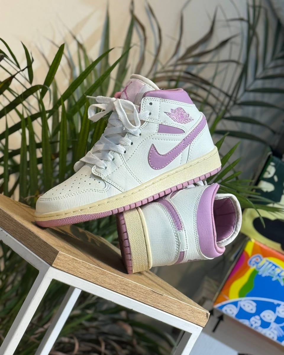 NIKE AIR JORDAN 1 MID WHITE / PINK