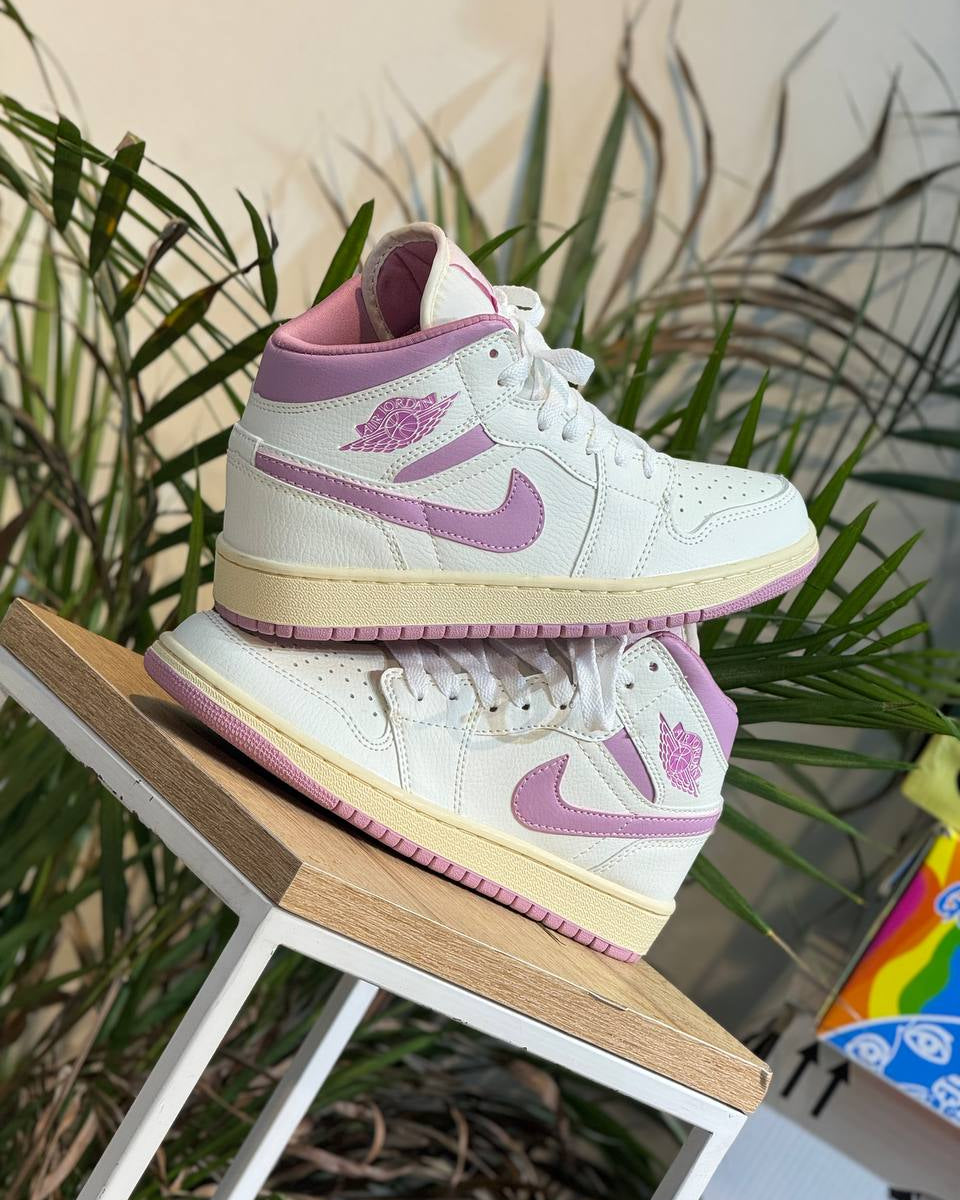 NIKE AIR JORDAN 1 MID WHITE / PINK