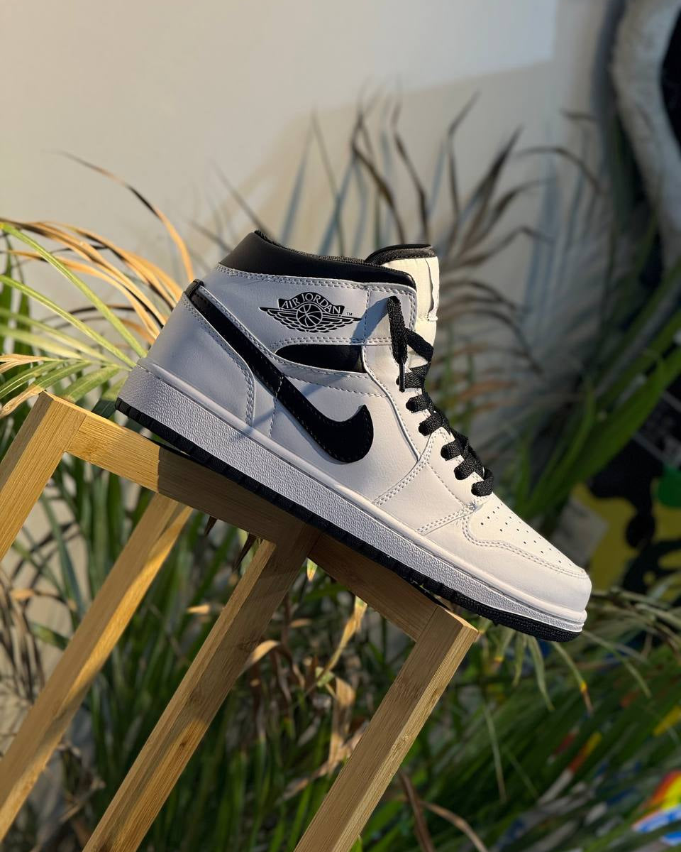 NIKE AIR JORDAN 1 MID WHITE / BLACK