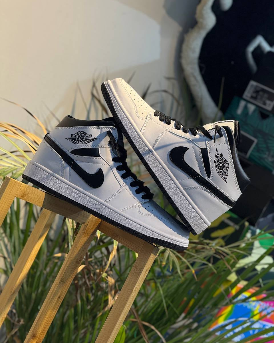 NIKE AIR JORDAN 1 MID WHITE / BLACK