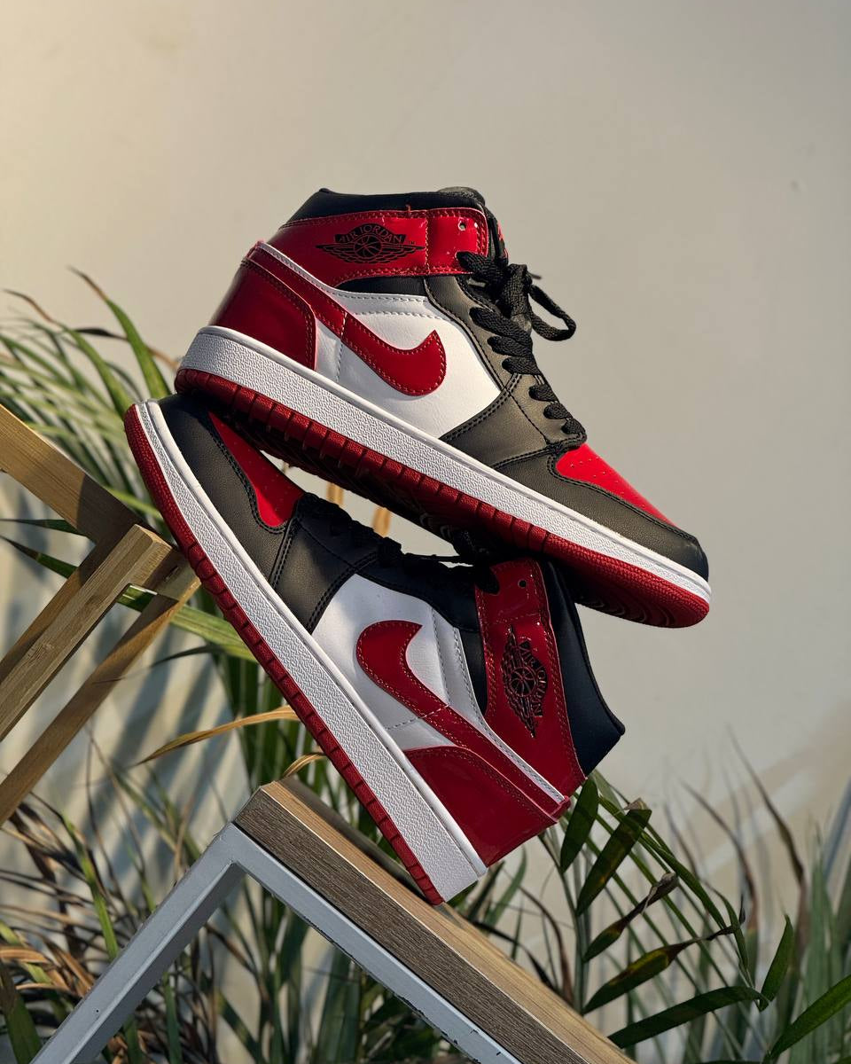 NIKE AIR JORDAN 1 MID BLACK / RED / WHITE