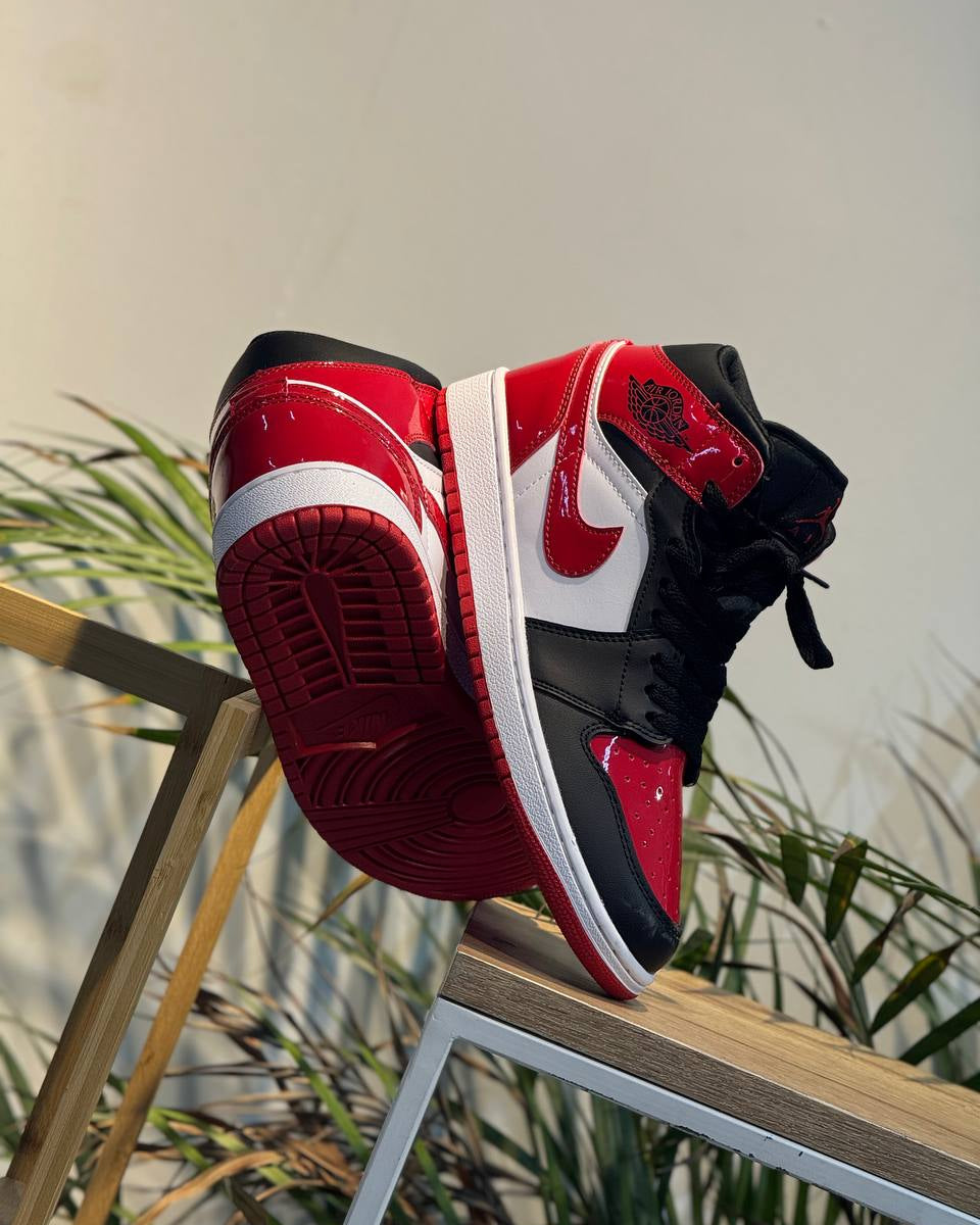 NIKE AIR JORDAN 1 MID BLACK / RED / WHITE