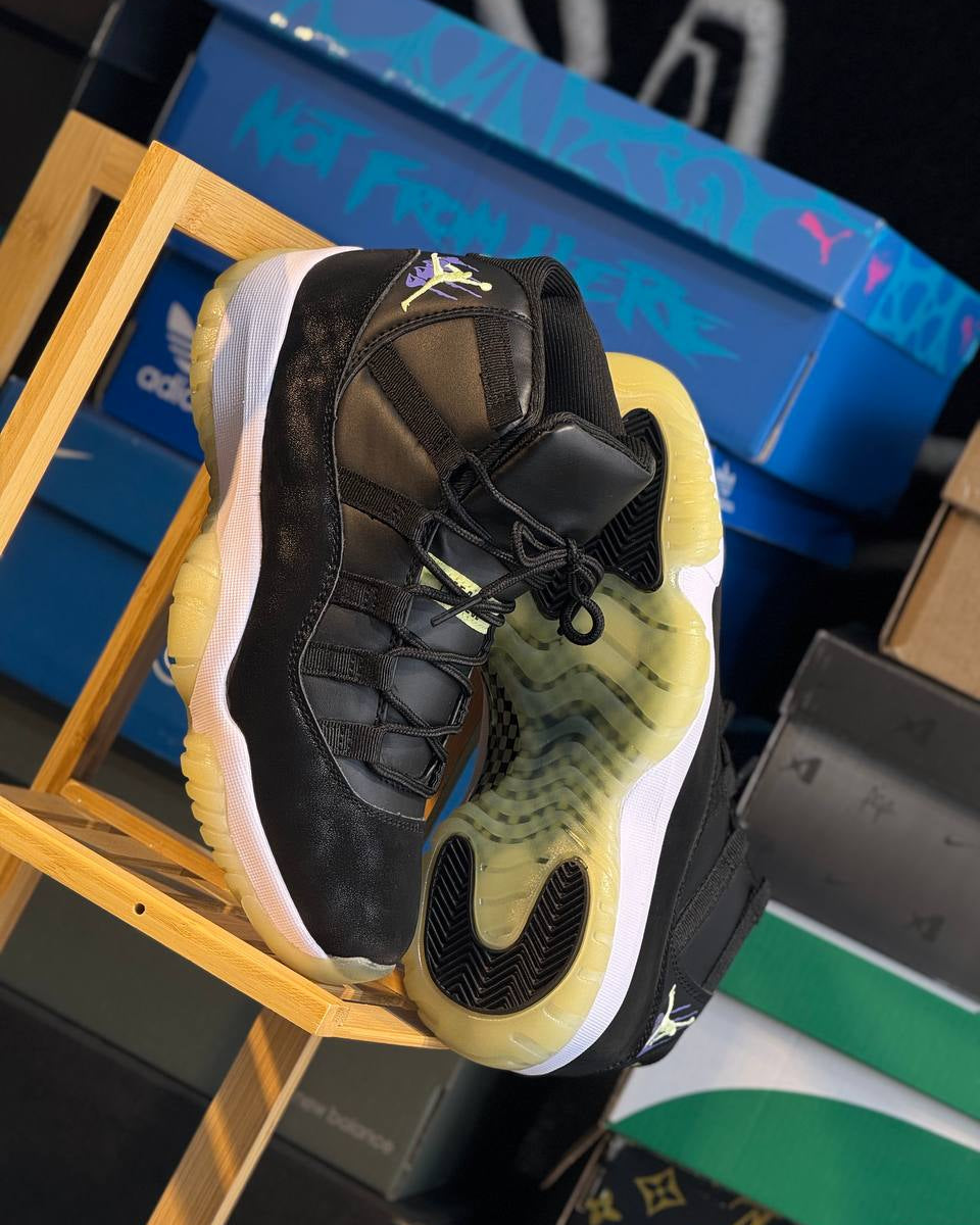 Nike Air Jordan 11 Retro Black / White / Volt