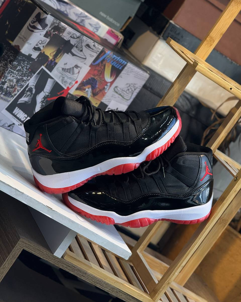 Air Jordan 11 Retro Low Black / Red