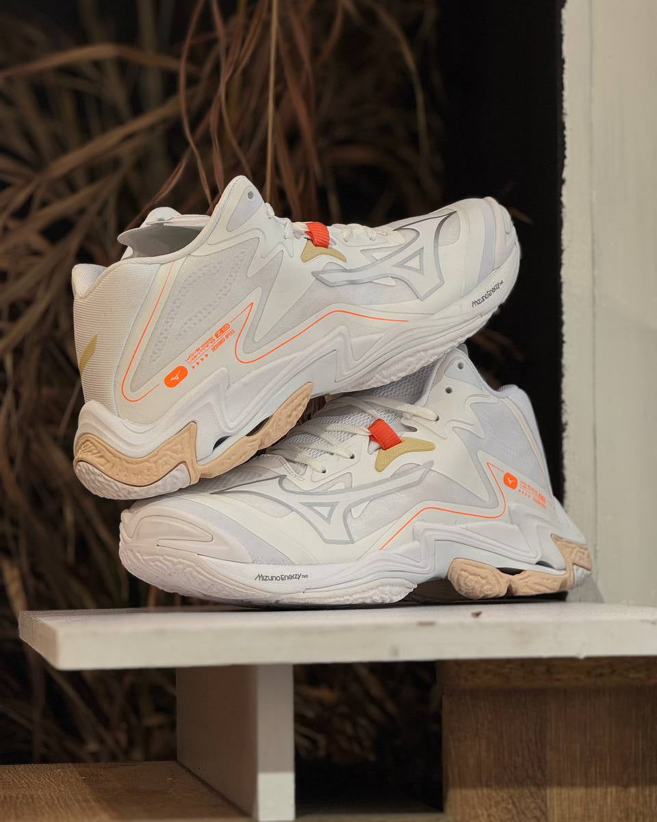 Mizuno Wave Lightning Z8 “White Sunset”