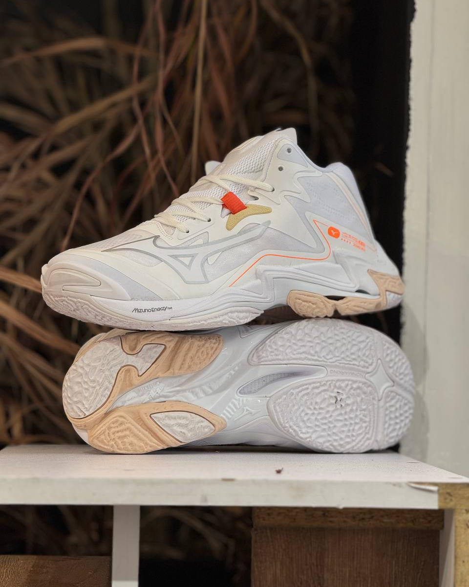 Mizuno Wave Lightning Z8 “White Sunset”
