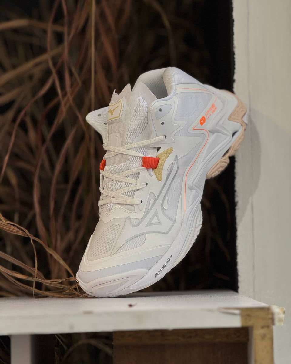 Mizuno Wave Lightning Z8 “White Sunset”