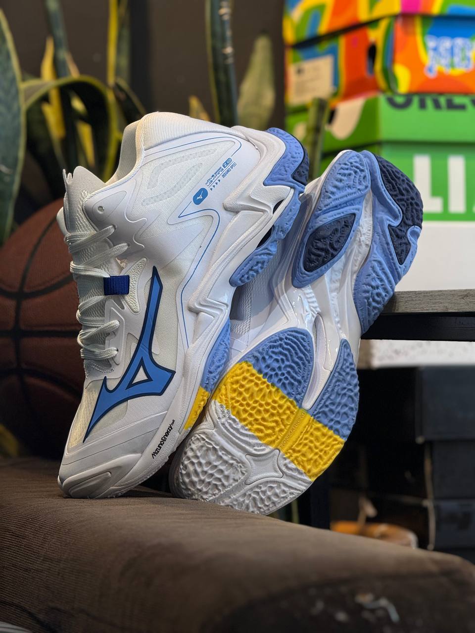 Mizuno Wave Lightning Z8 “White Ice”