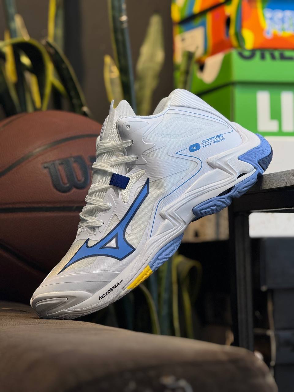 Mizuno Wave Lightning Z8 “White Ice”