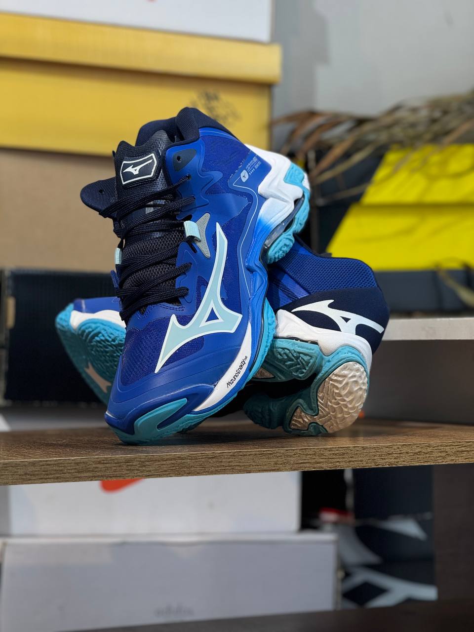 Mizuno Wave Lightning Z8 “Royal Blue”