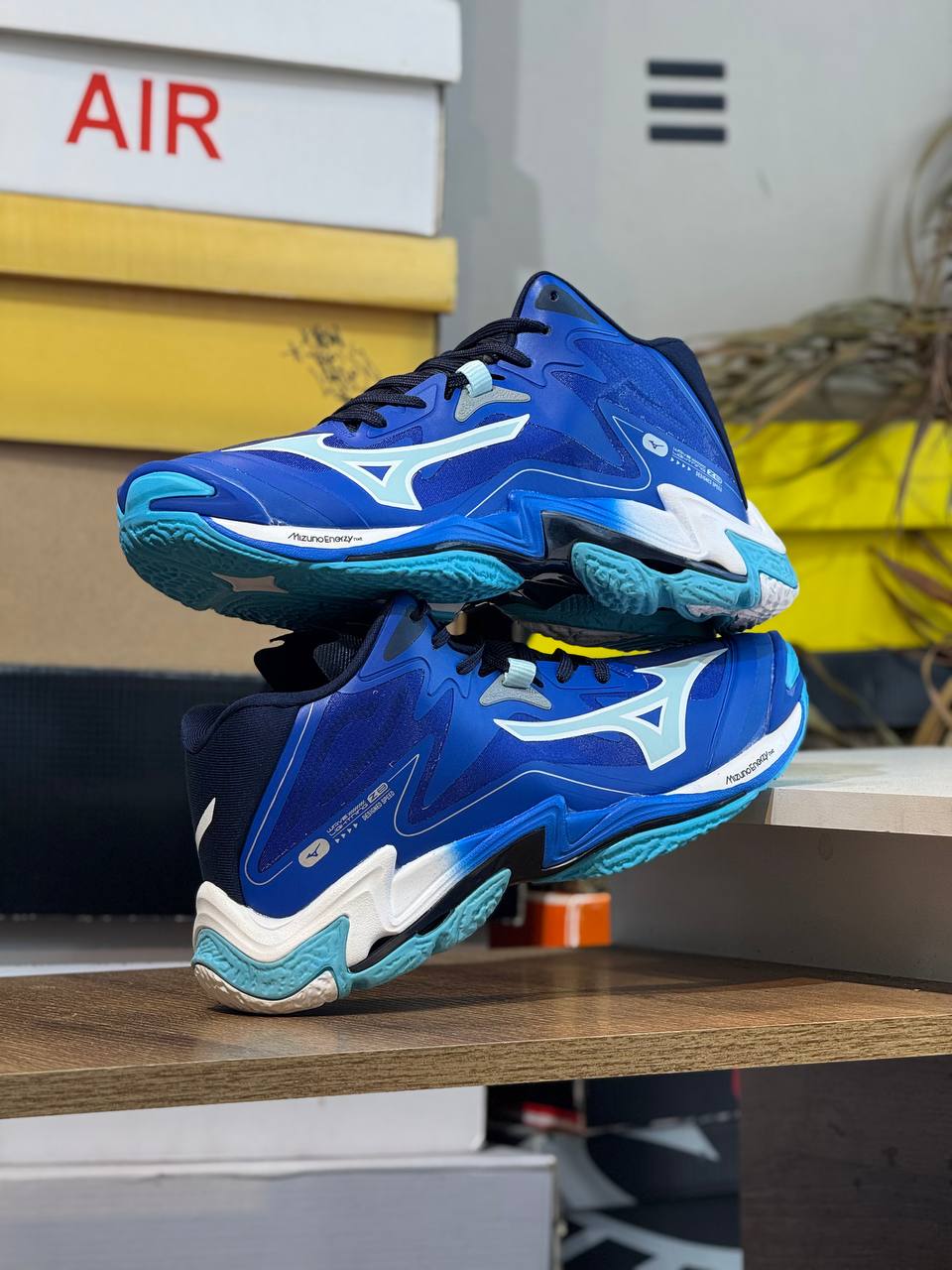 Mizuno Wave Lightning Z8 “Royal Blue”