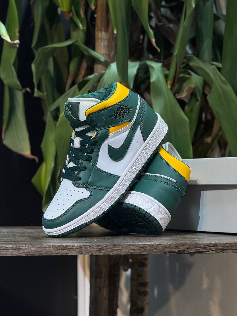 Air Jordan 1 Mid “Pine Green & University Gold