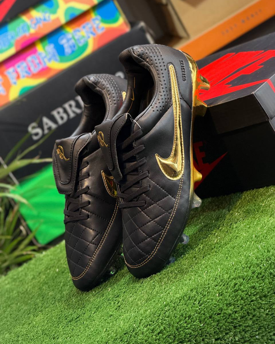 Nike Air Legend R10 Ronaldinho FG – Black/Metallic Gold