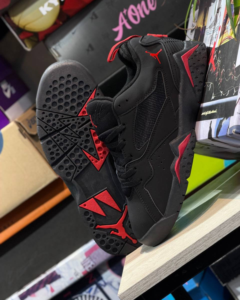 Jordan Flight Court “Black/Varsity Red”