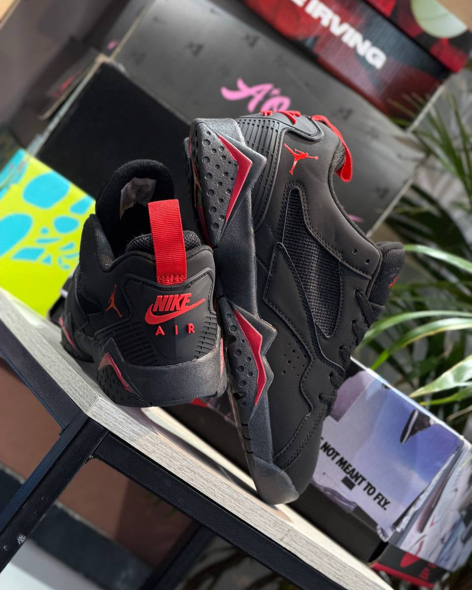 Jordan Flight Court “Black/Varsity Red”