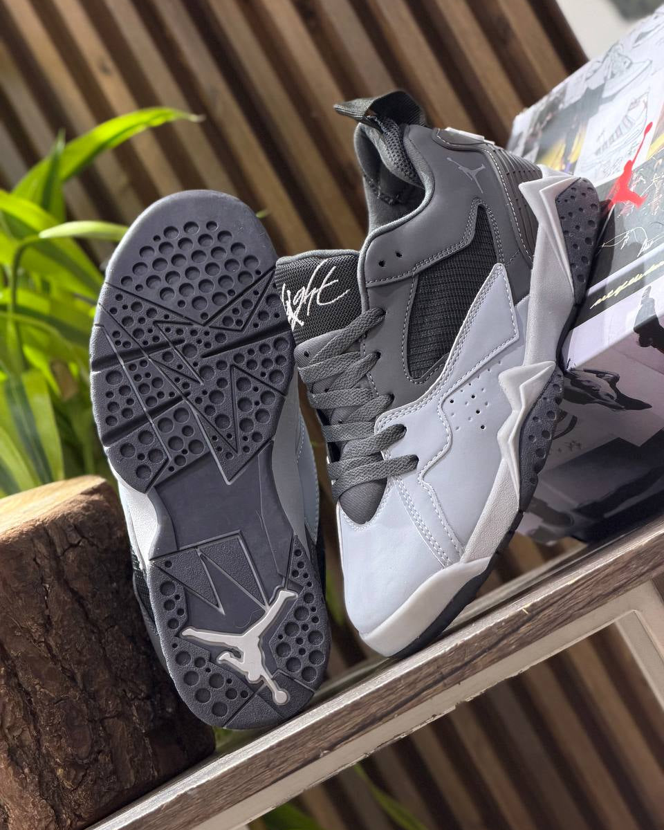 Jordan Flight Court “White/Vast Grey”