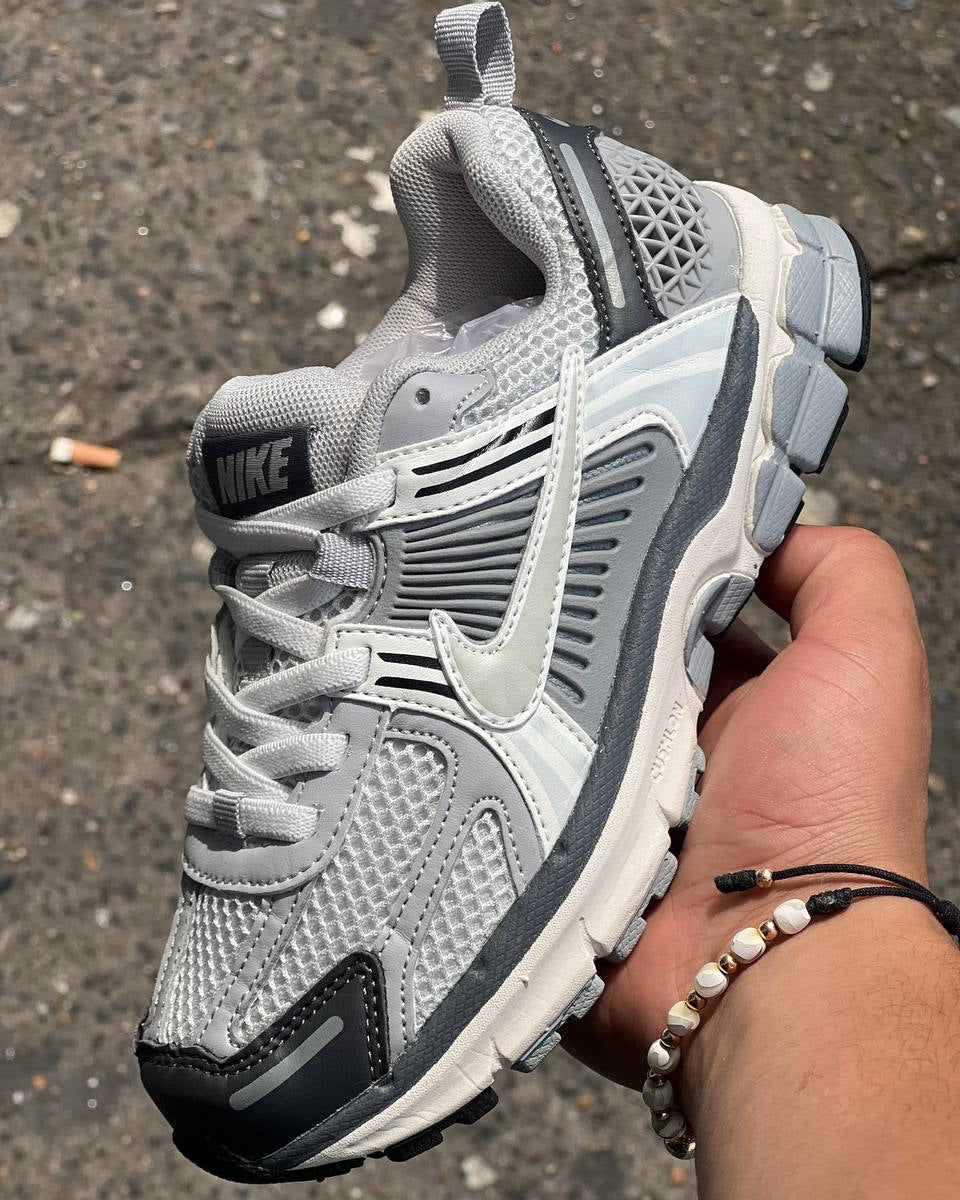 NIKE VOMERO KIDS