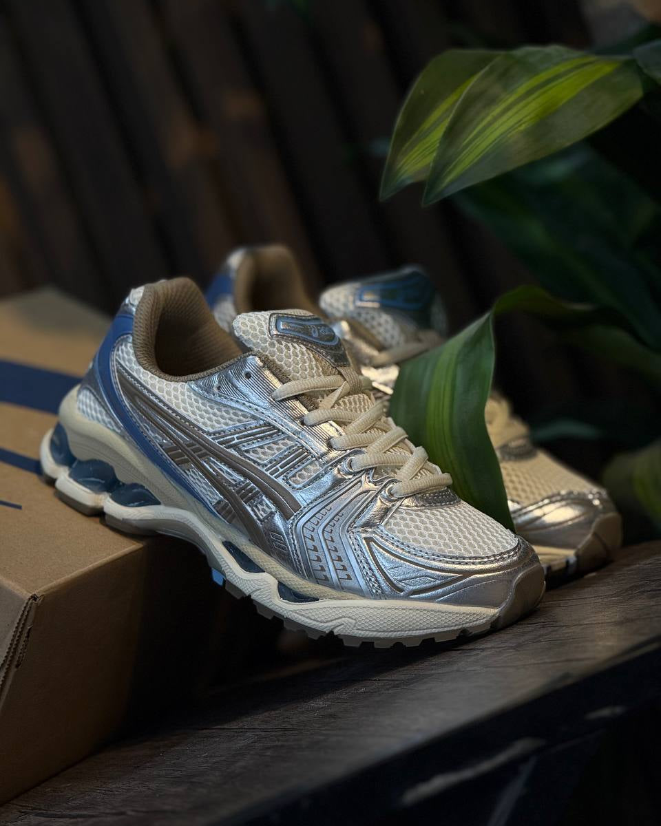 ASICS GEL-Kayano – Plata/Gris con Azul