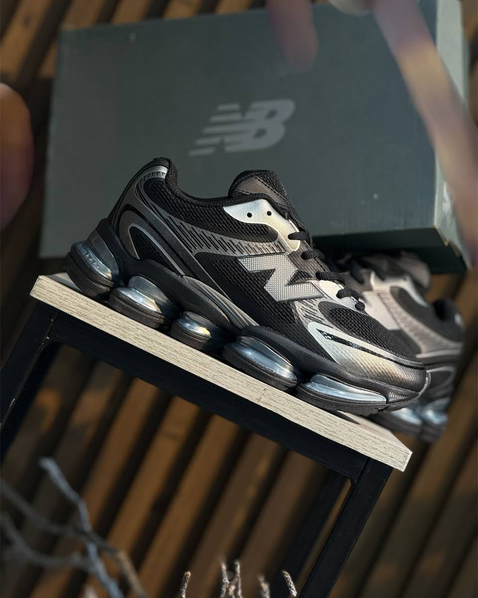 New Balance 2000 (Black / Silver)