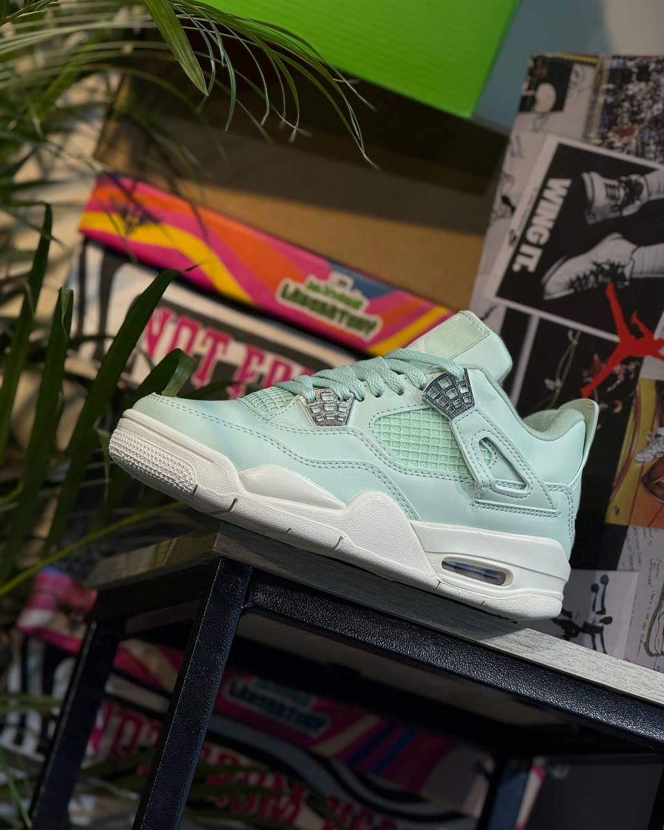 Air Jordan 4 (Mint / Sail)