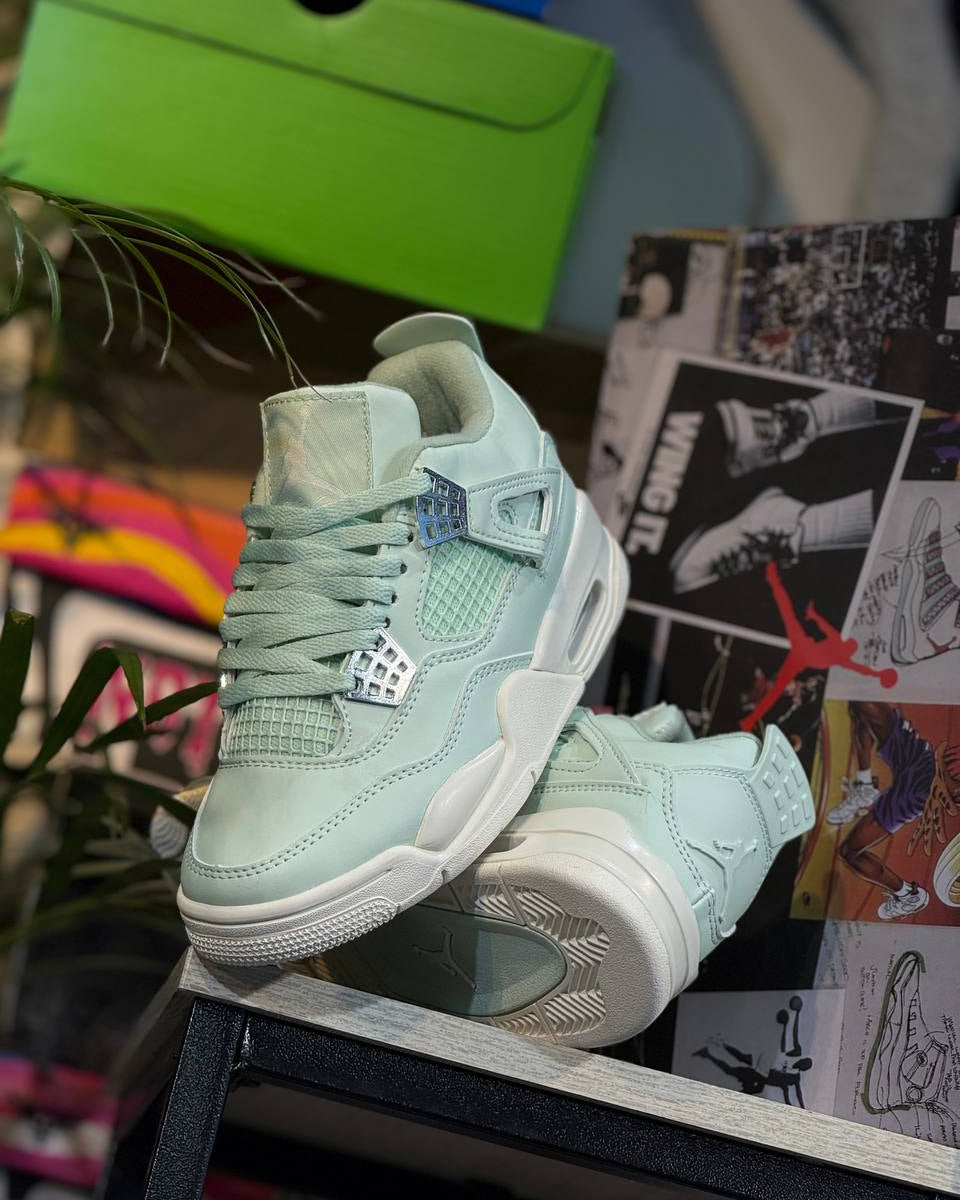 Air Jordan 4 (Mint / Sail)