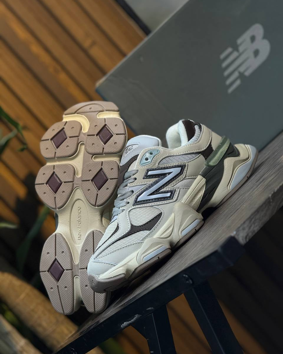 New Balance 9060 (tono crema / beige)