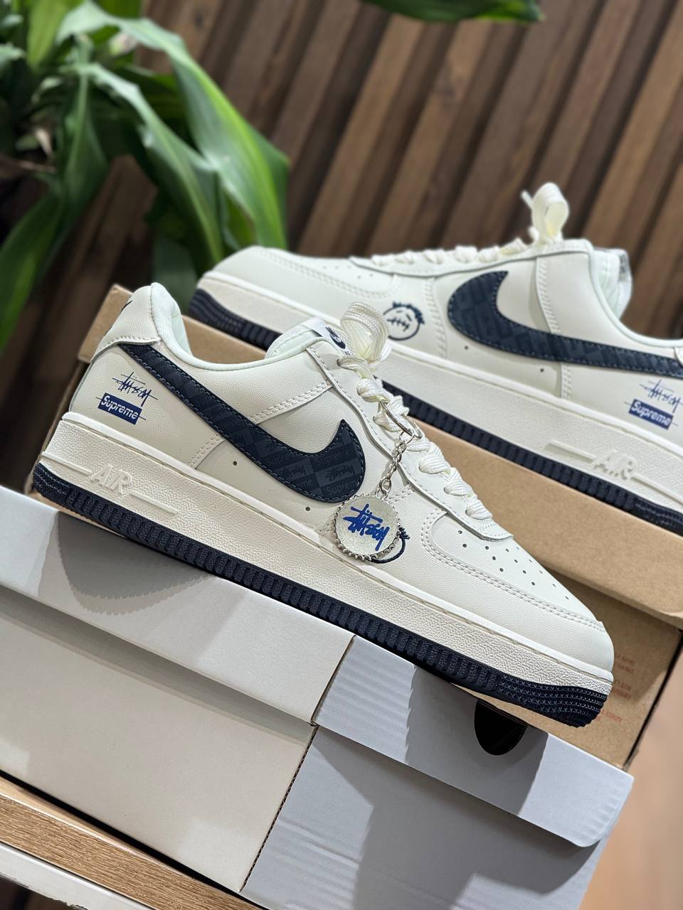 Nike Air Force 1 Low White / Black — Stüssy Supreme Style