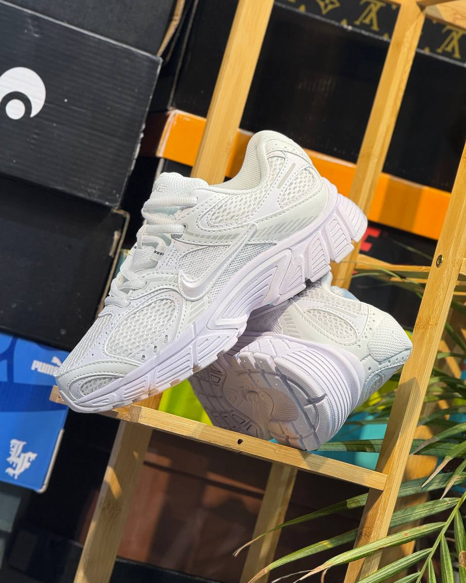 Nike Zoom Vomero 5 Triple White