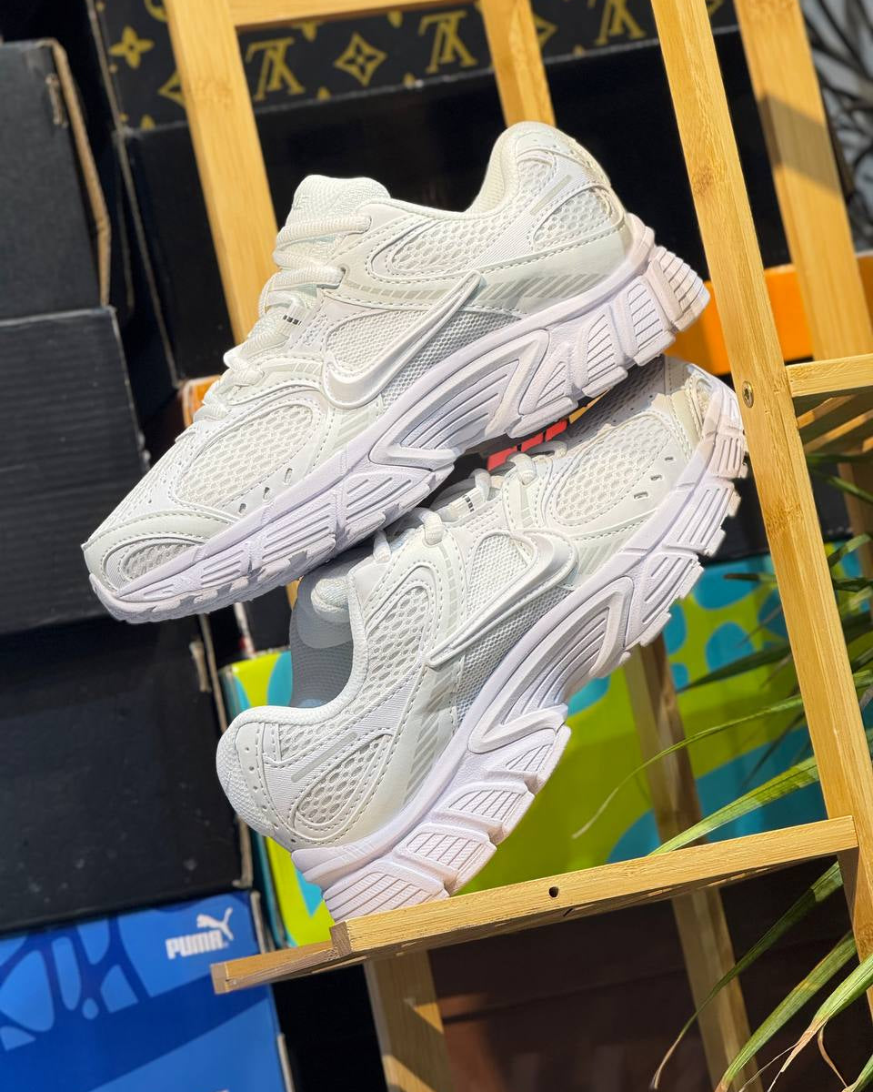 Nike Zoom Vomero 5 Triple White