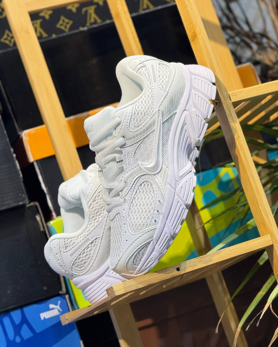 Nike Zoom Vomero 5 Triple White