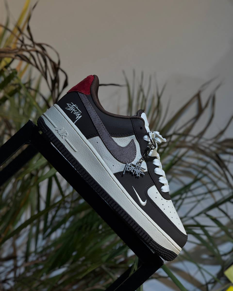 Nike Air Force 1 Low x Stüssy Black / White / Red